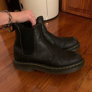 Dr. Martens 2976 yellow stitch Chelsea Boots